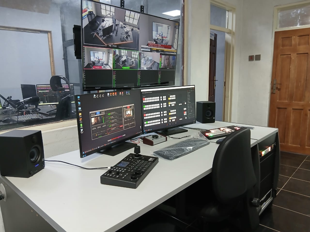 MCR multi-view monitor wall